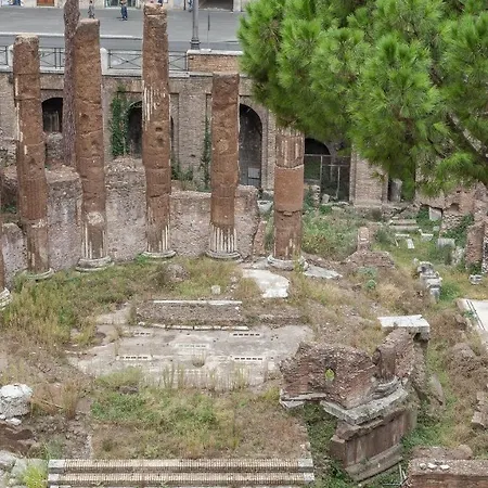 In Ancient View Apartment *